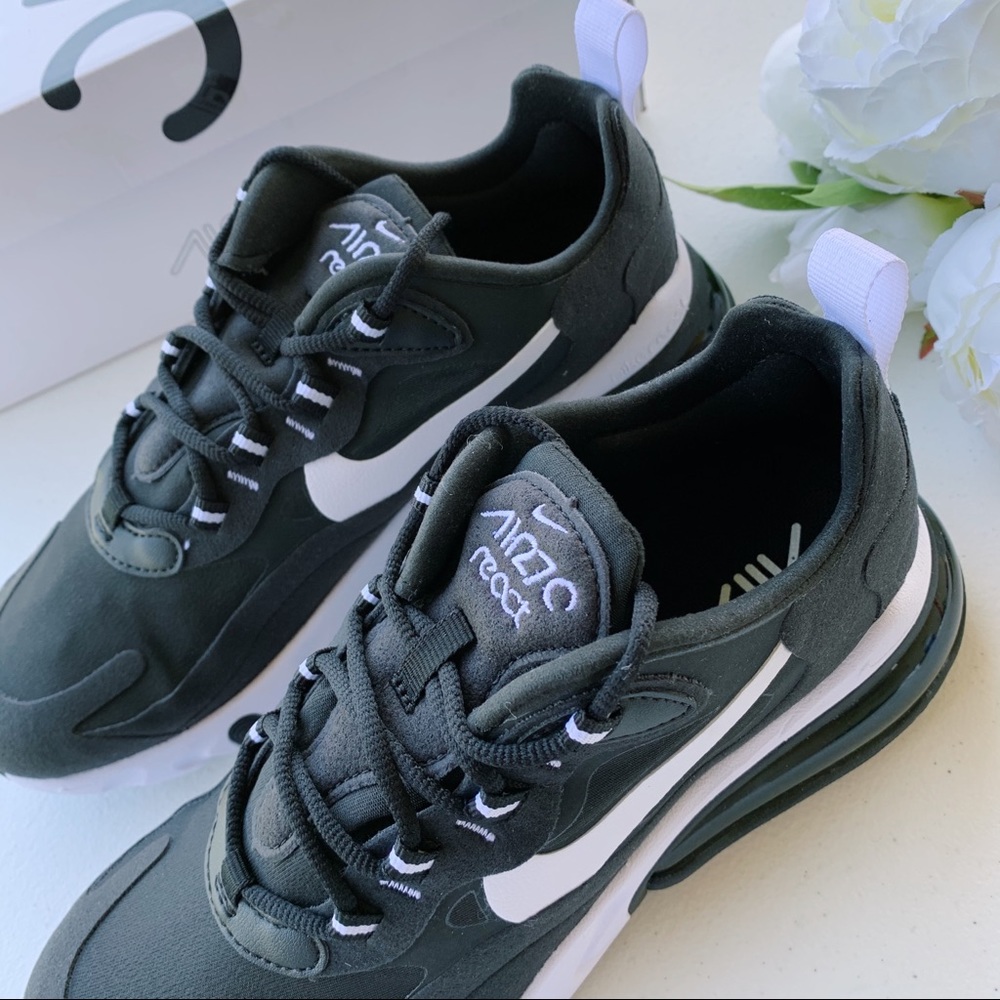 Nike Air Max 270 React Black and White NWT - Picture 8 of 11